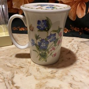 Cup with lid Bone China with floral and butterfly design